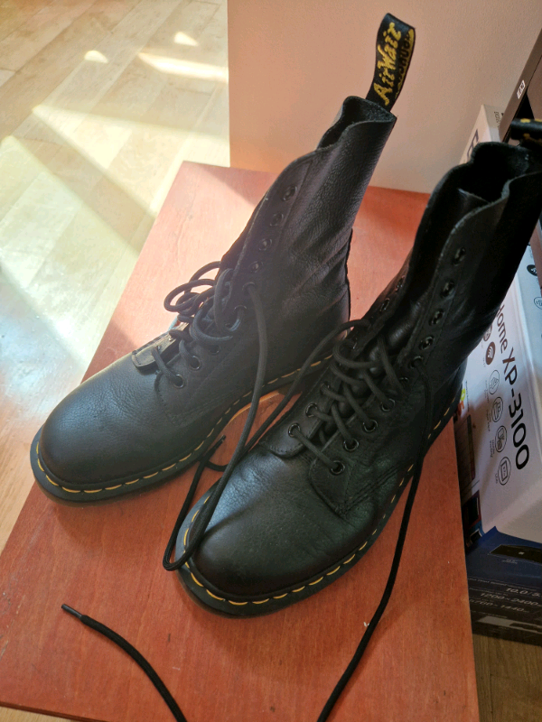 Dr. Martens Virginia 1490 UK 6 | in Southwark, London | Gumtree